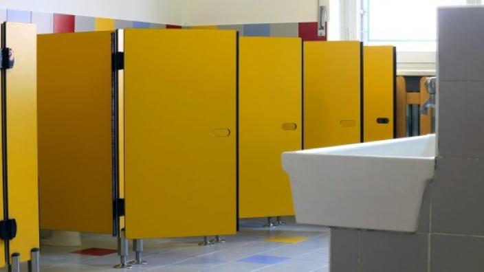 Reinigung der Schultoiletten