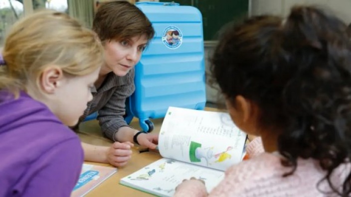 Bücherkoffer - mehrsprachige Leseförderung