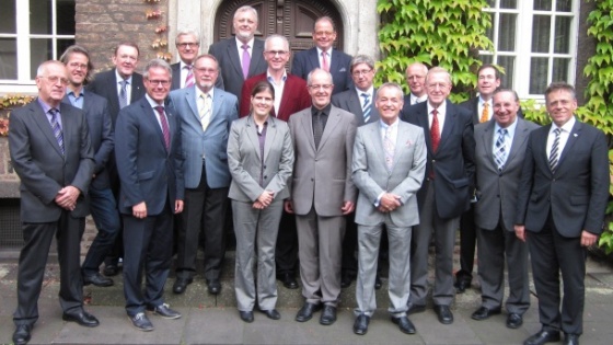 Dr. Alexander Fils (Mitte, roter Sakko) mit der CDU-Fraktion im Regionalrat D&uuml;sseldorf