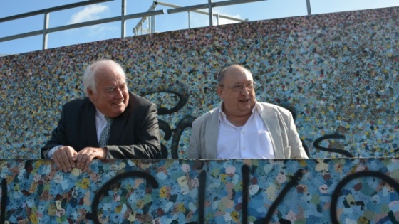 B&uuml;rgermeister Conzen (l.) und Prof. Kuhna stellen ihr Konzept vor